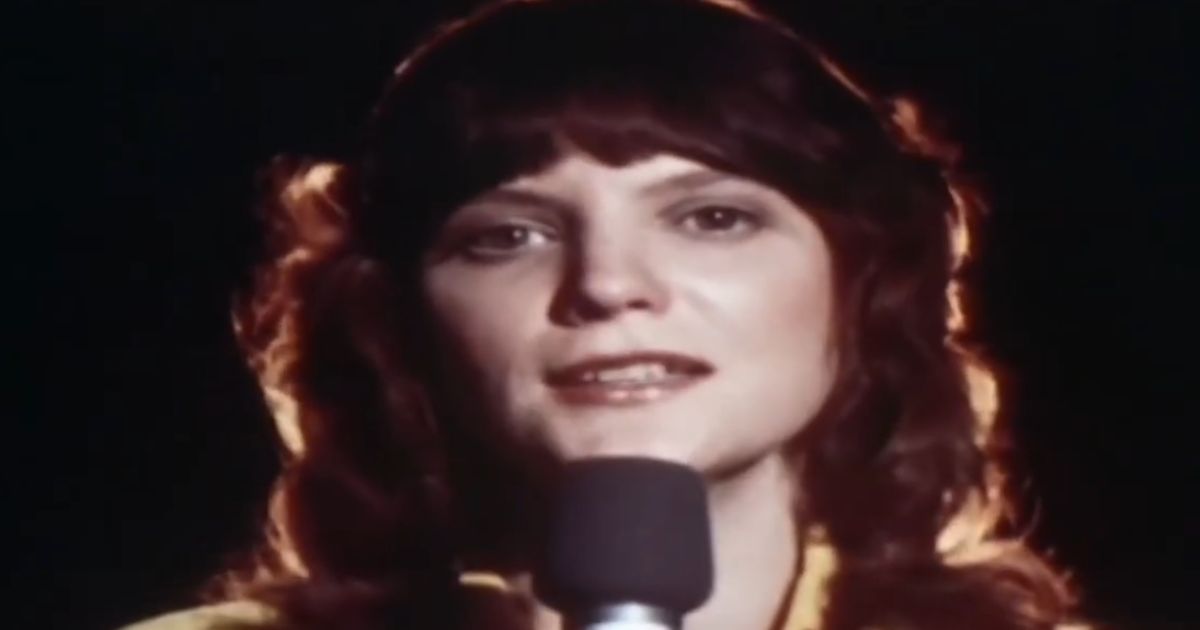 Mary MacGregor – Torn Between Two Lovers